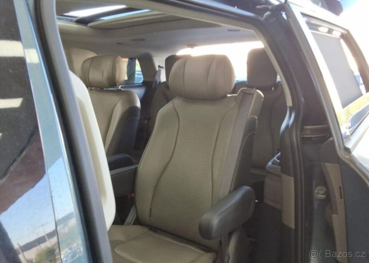 Kia Carnival 2.2-7MÍST-NA CESTĚ - 10