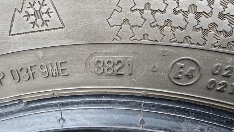 Zimní pneu 205/55/16 Continental - 10