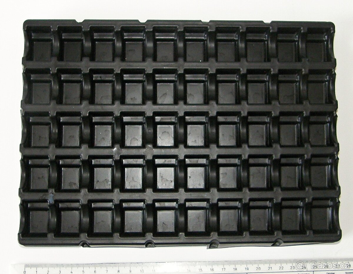 Plastová plata pro drobné součástky, materiál - 10