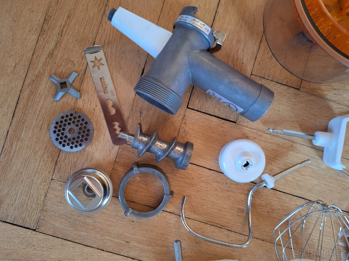 Rezervace Kuchyňský robot Bosch CNUM 51 + příslušenství - 10