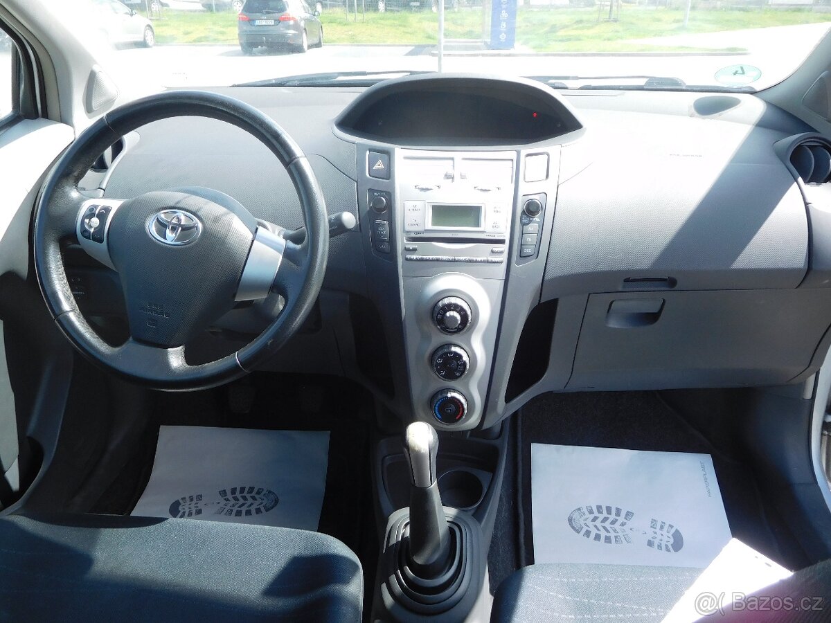 Toyota Yaris 1.0 VVTi Base, 51 kW, Klima - 10