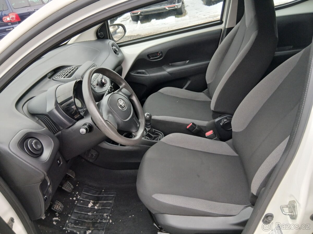 Toyota Aygo 1.0, 51 kW, klima - 10
