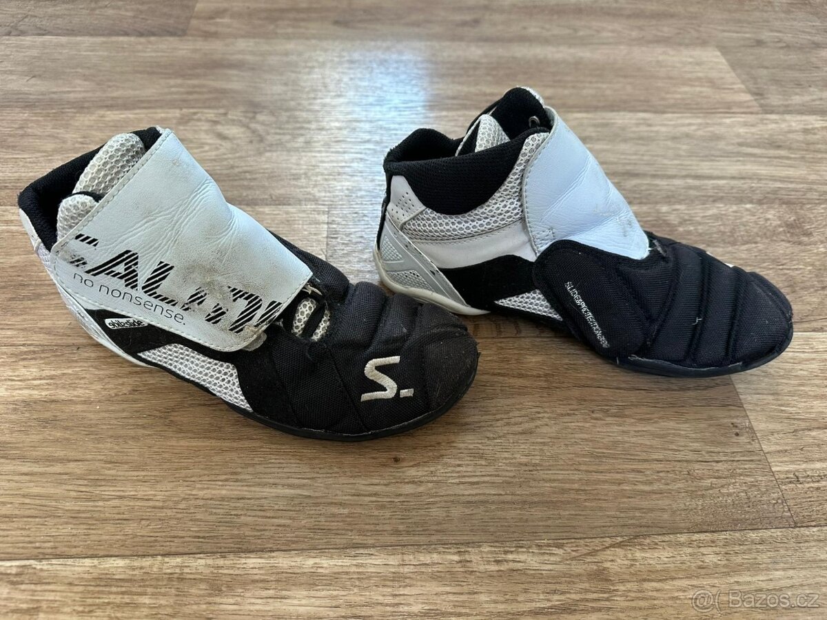 Florbalová výstroj - 10