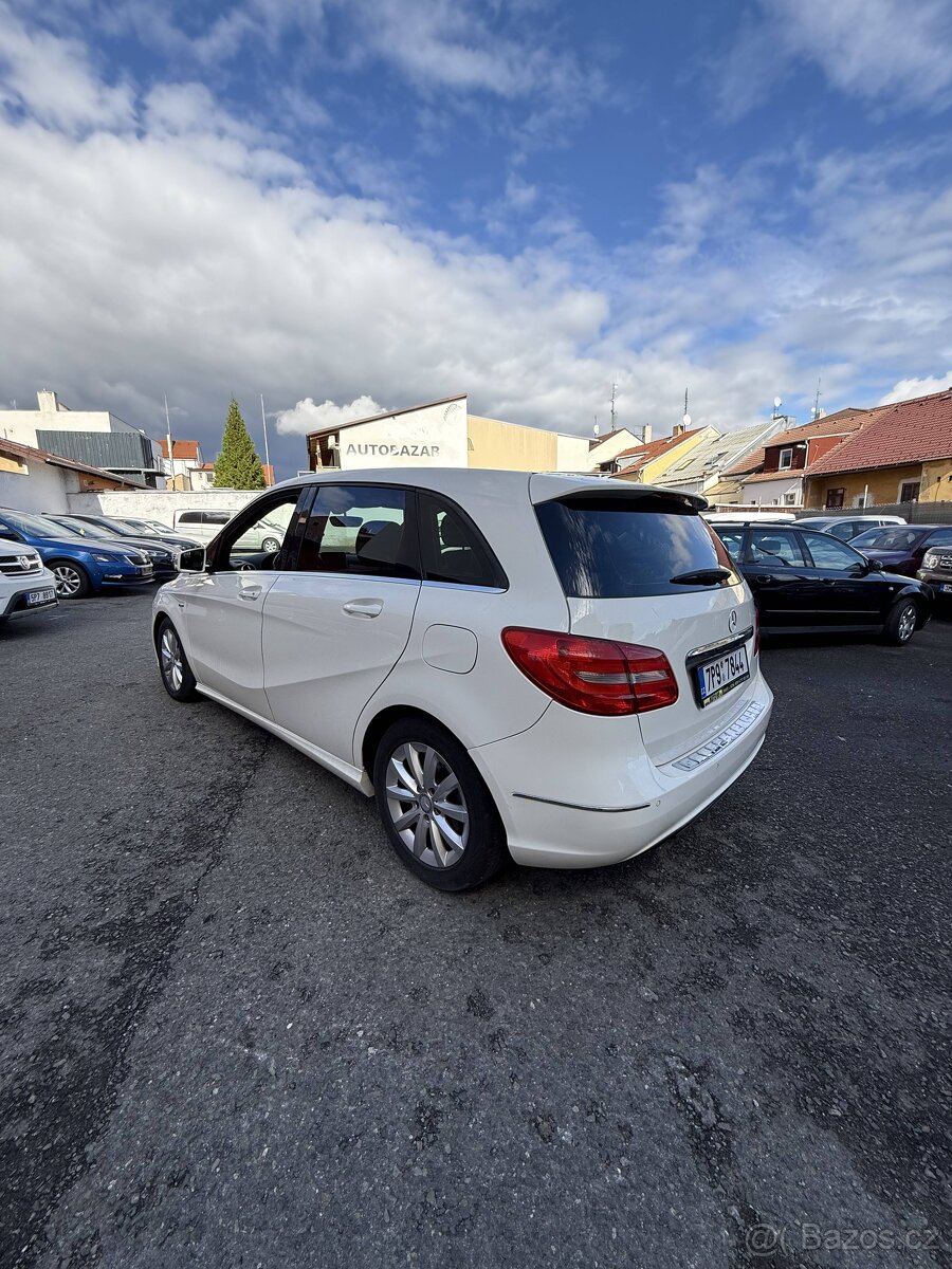 Mercedes-Benz B180 CDI • Automat • 2014 • 80 kW • Zachovalý - 10