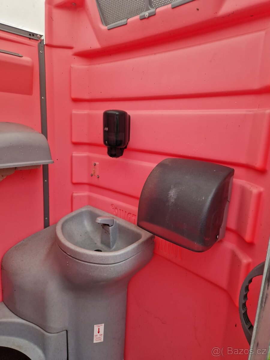 Mobilní wc s umyvadlem a vodou - 10