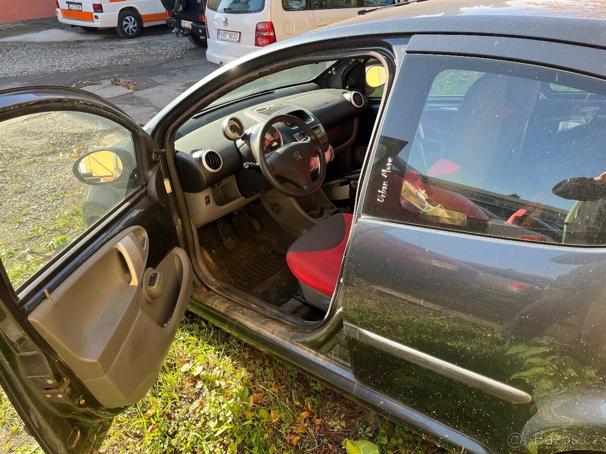 Prodám peugeot 107,AC,70.000km.Benzin,5-ti dveř.dovoz - 10