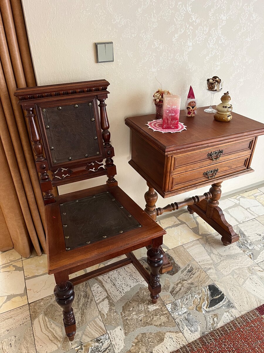 Starožitný nábytek - 10