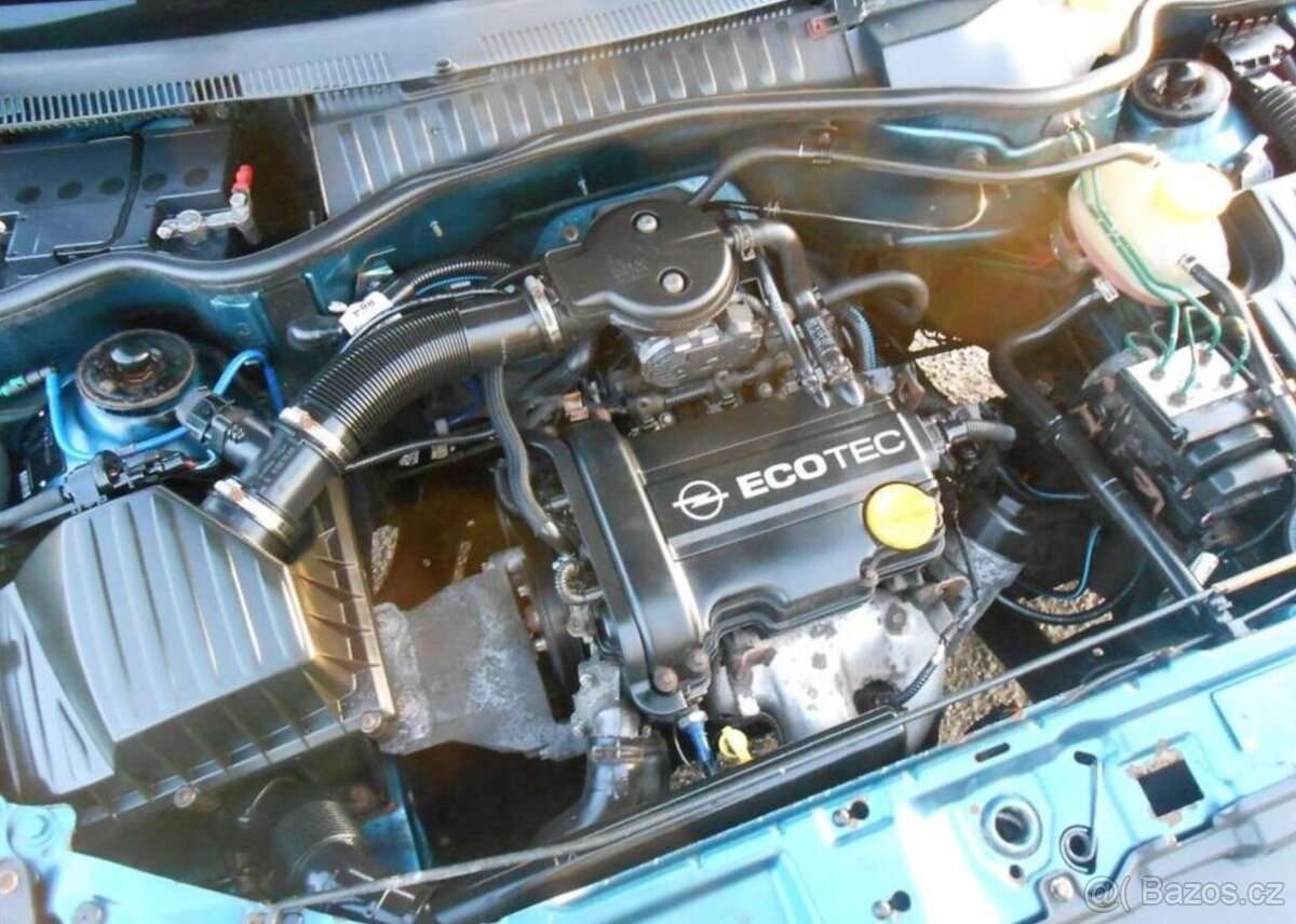 Opel Corsa 1,0 12V Club benzín - 10