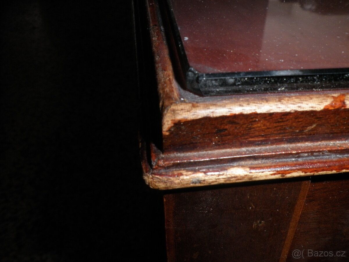 Konferenční stůl s intarzií - 10