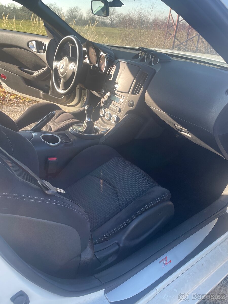 Nissan 370Z - 10