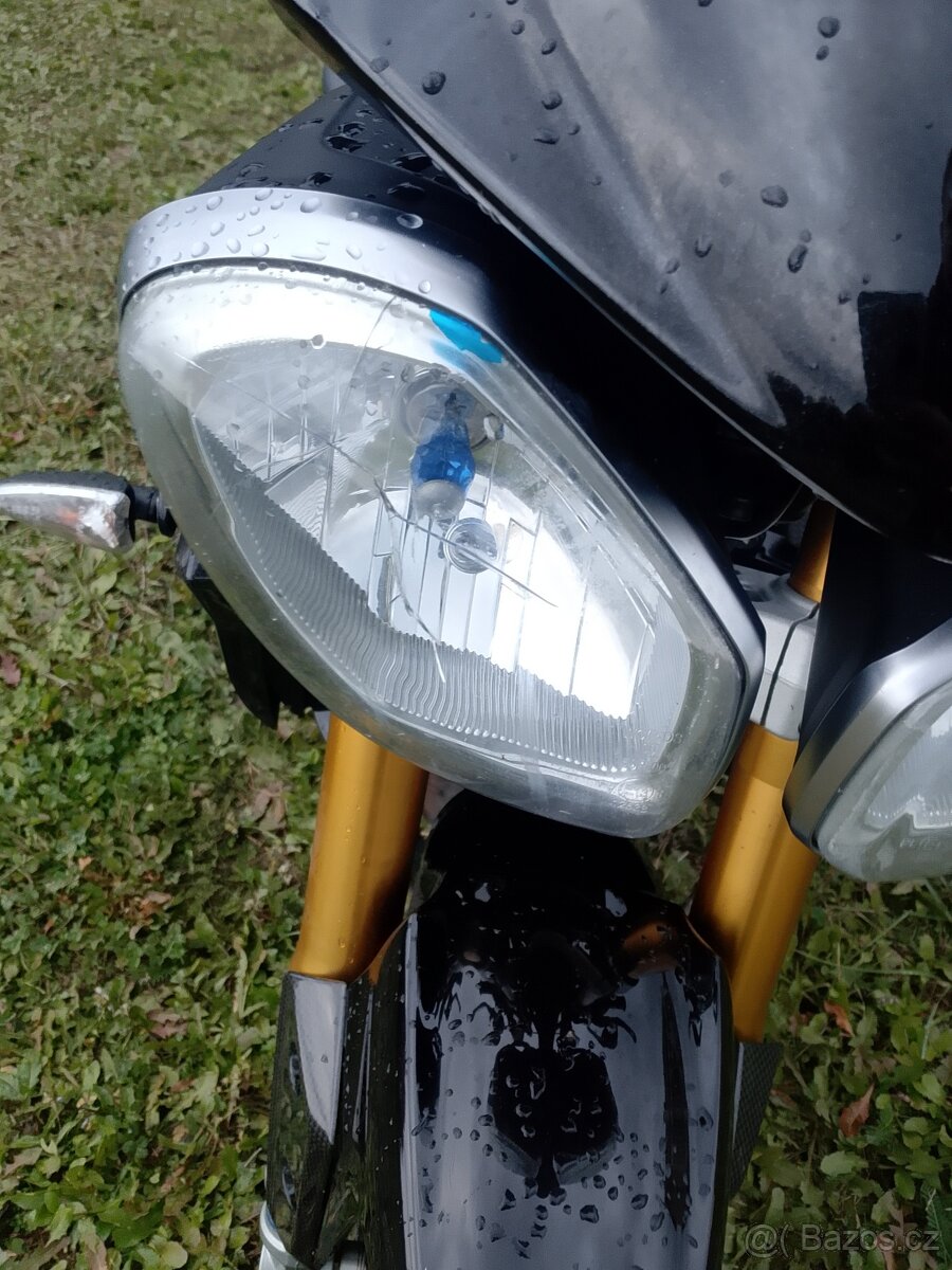 Triumph speed triple R - 10