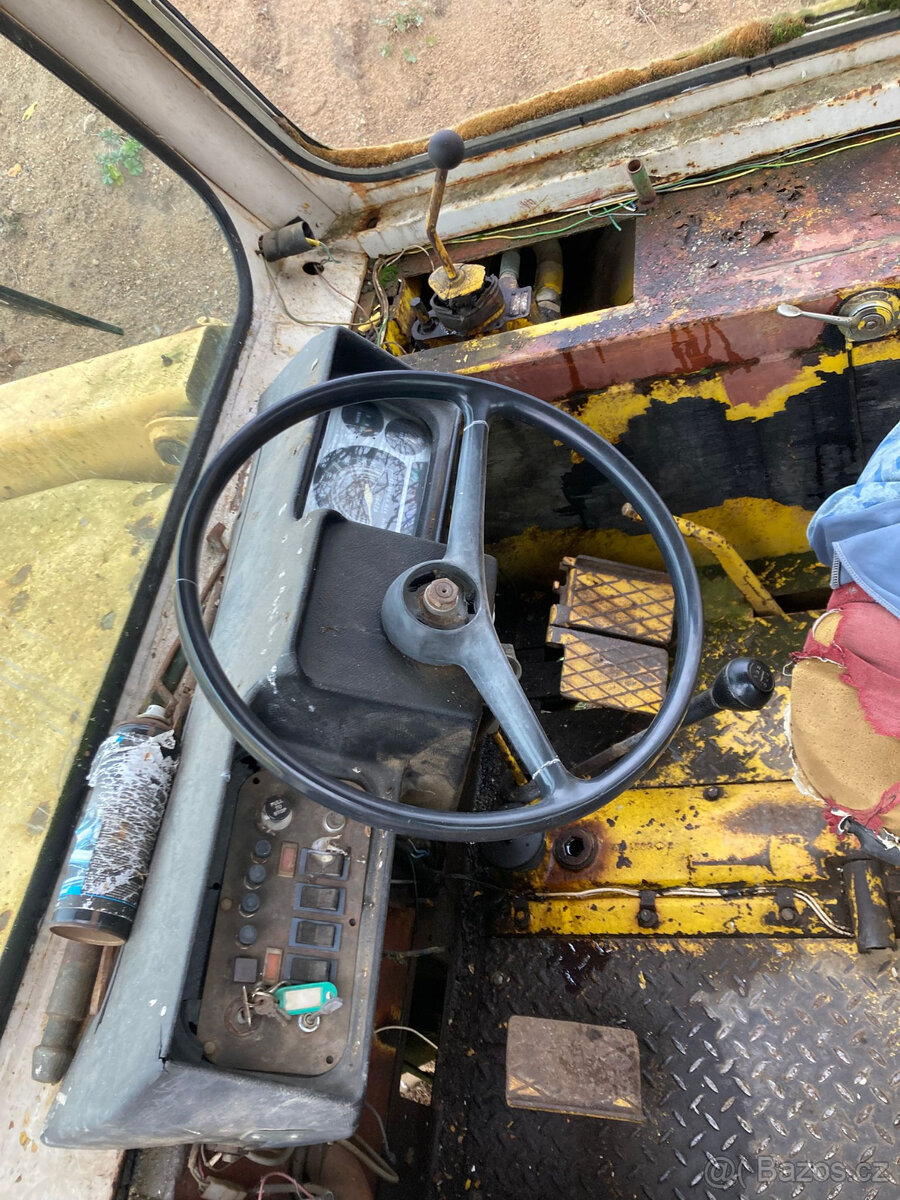 Traktorbagr JCB - 10