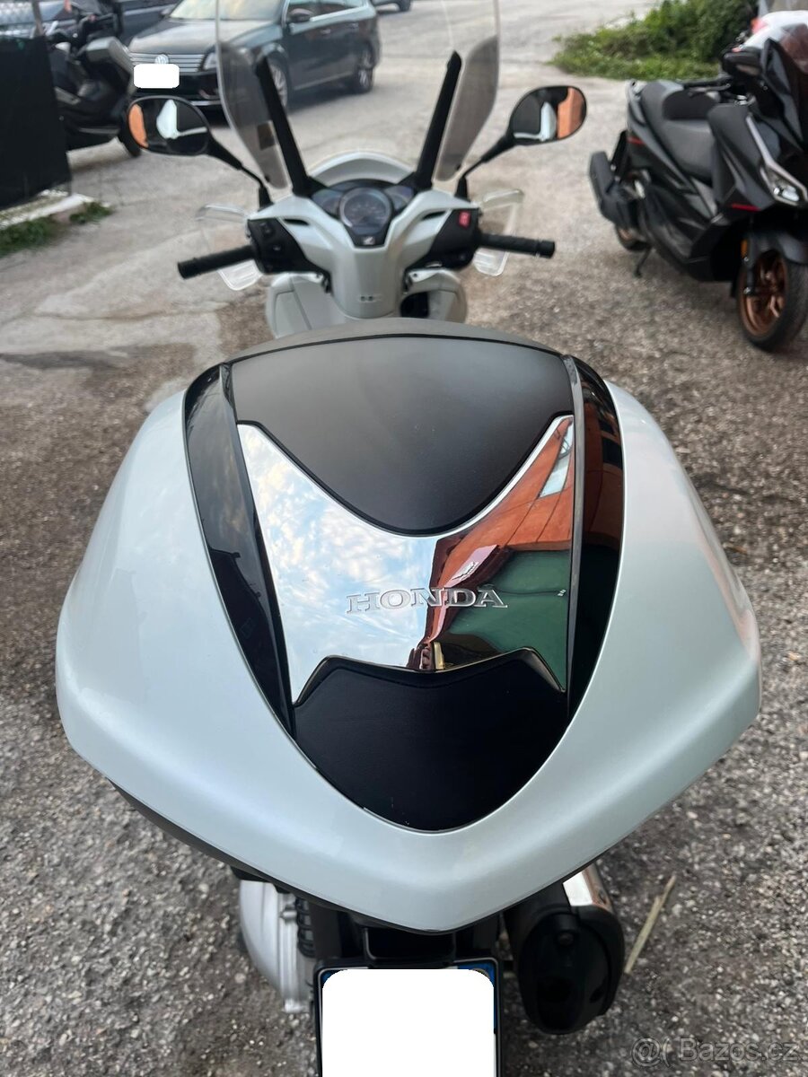 Honda SH 300i ABS (2017) TOP stav - 10