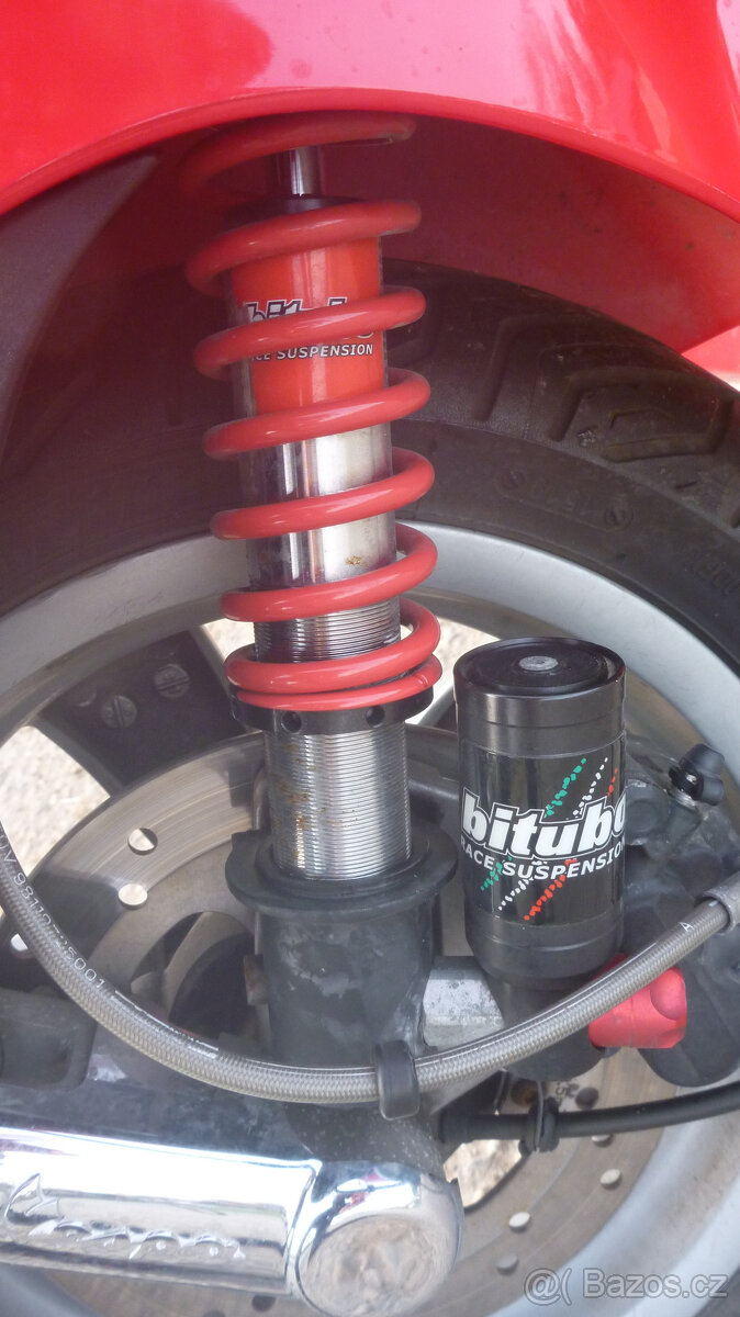 Piaggio Vespa GTS 125 - 10