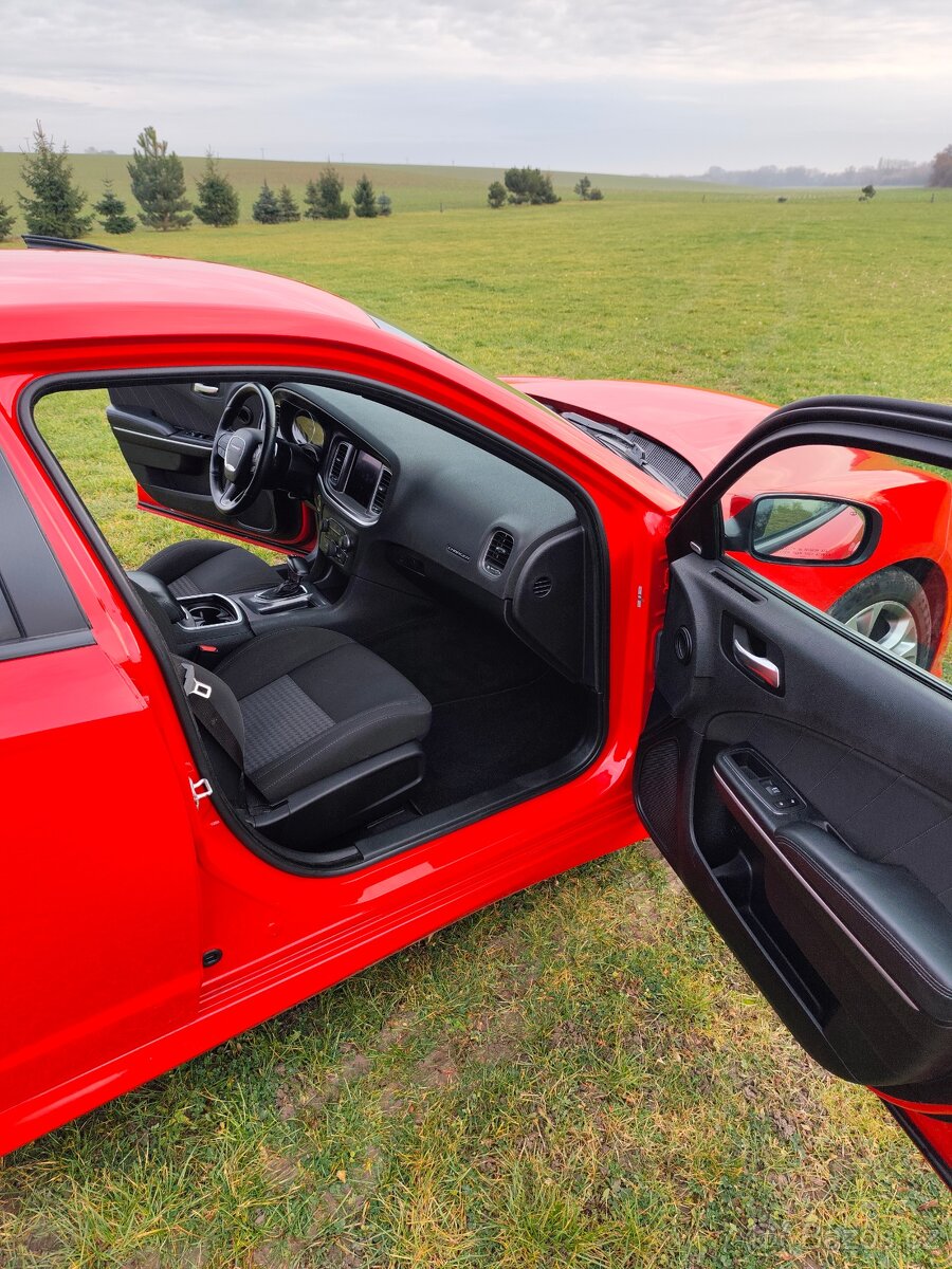 Dodge charger 5.7hemi 276kw rok výroby 2020 - 10
