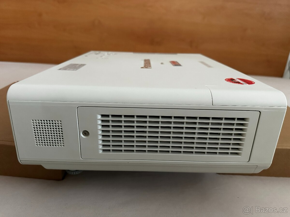Projektor Panasonic PT-FW430E – plně funkční + příslušenství - 10