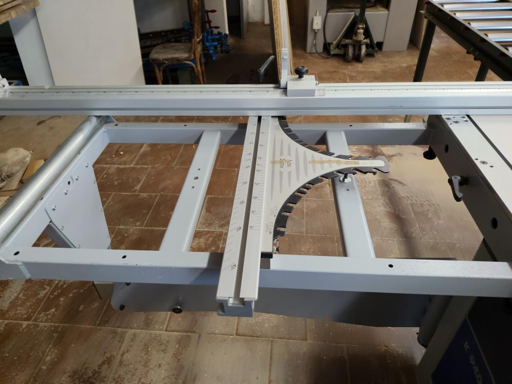 Formátovácí pila Felder - 10