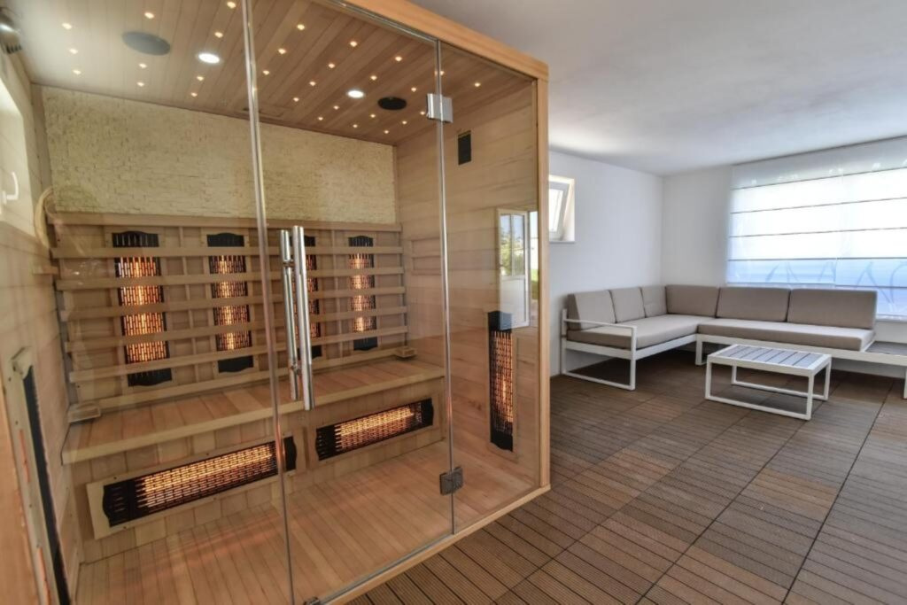 Chorvátsko-Krásny dom s veľkou záhradou, bazénom, saunou - 10