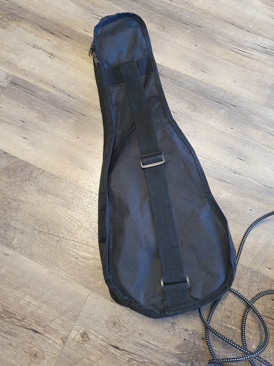 koncertní ukulele Stagg-elektroakustické - 10