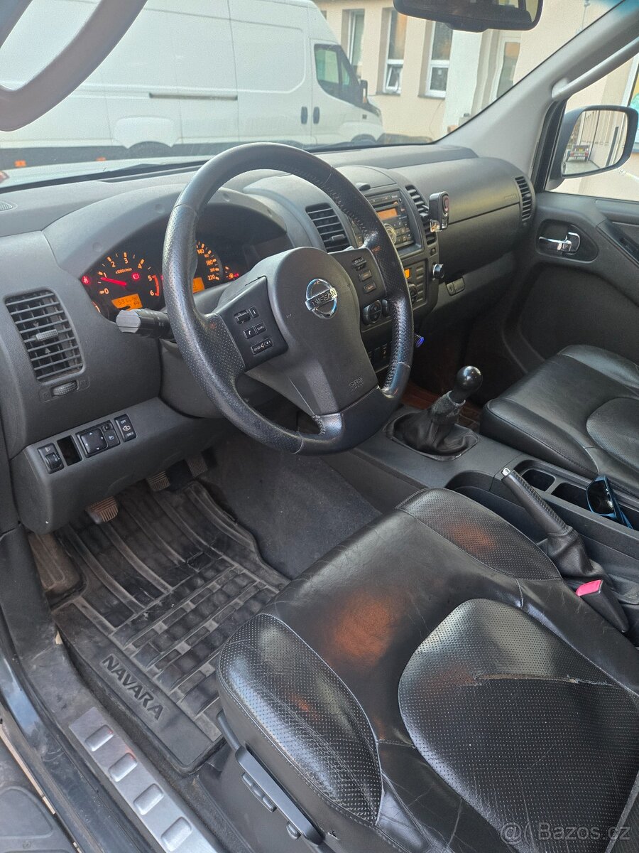 NISSAN NAVARA - 10