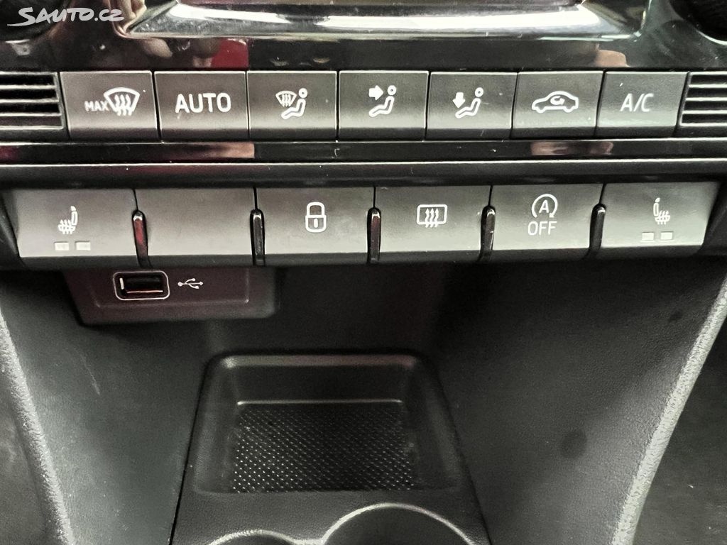 🚗 Škoda Rapid Spaceback CLEVER 1.0TSi 70kw - 10