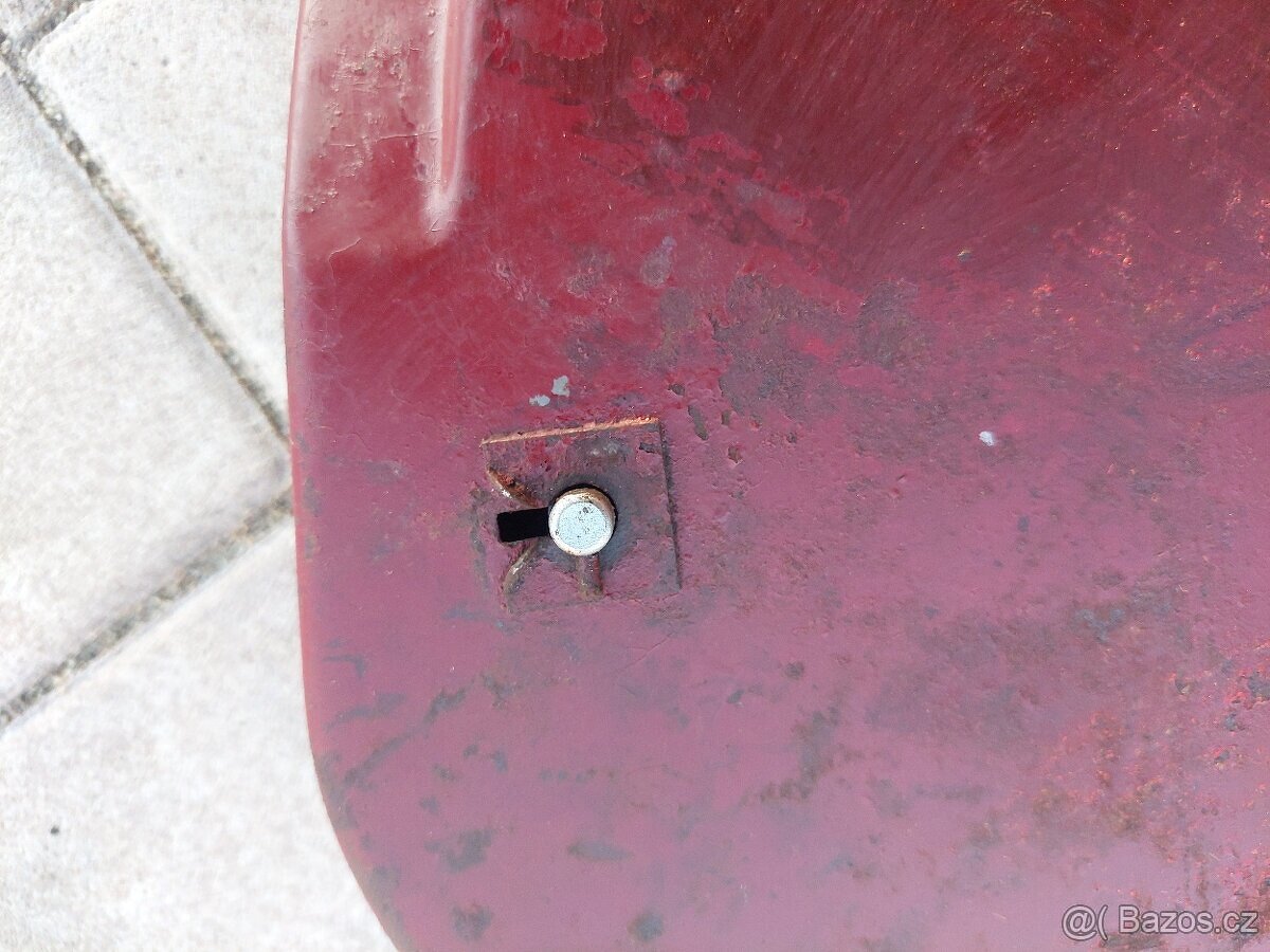 Jawa kyvacka, panelka - kastlik na naradi - 10