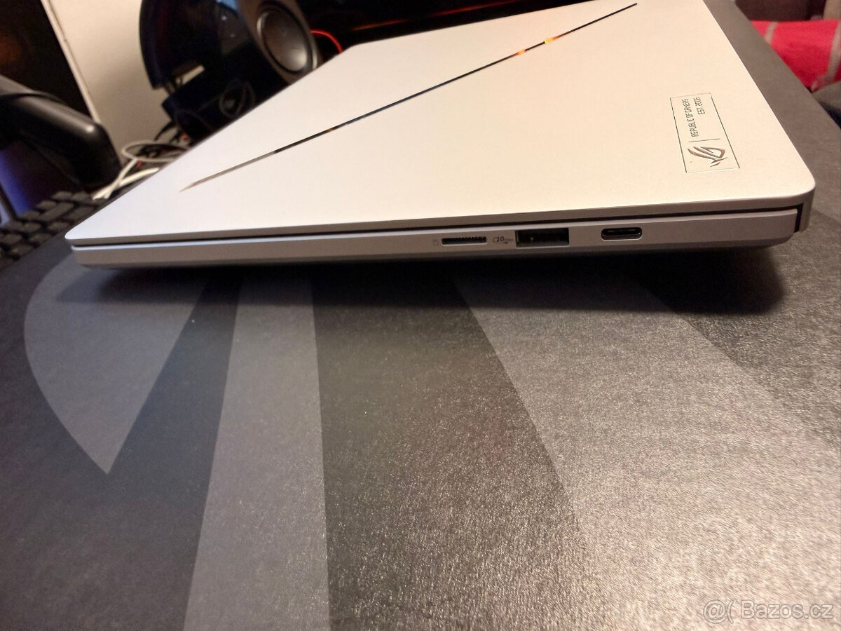 RTX 5080 Asus ROG Zephyrus G14 - 10