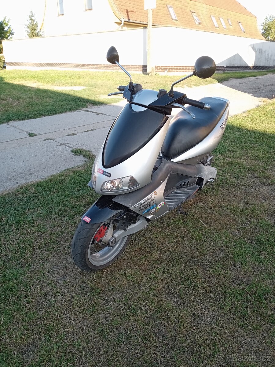 Skútr Aprilia - 10