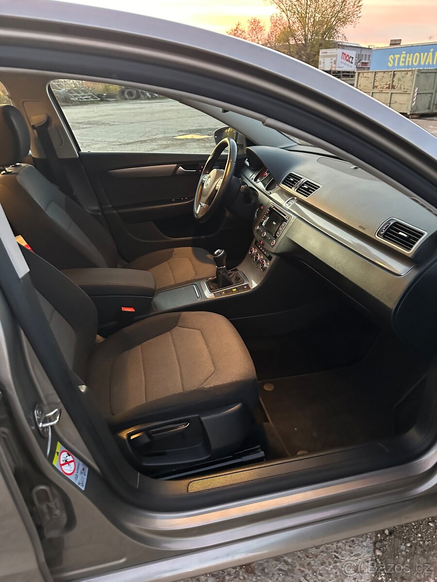 VW Passat B7 2.0 TDI 103 kw Sedan manuál 2 majitel - 10