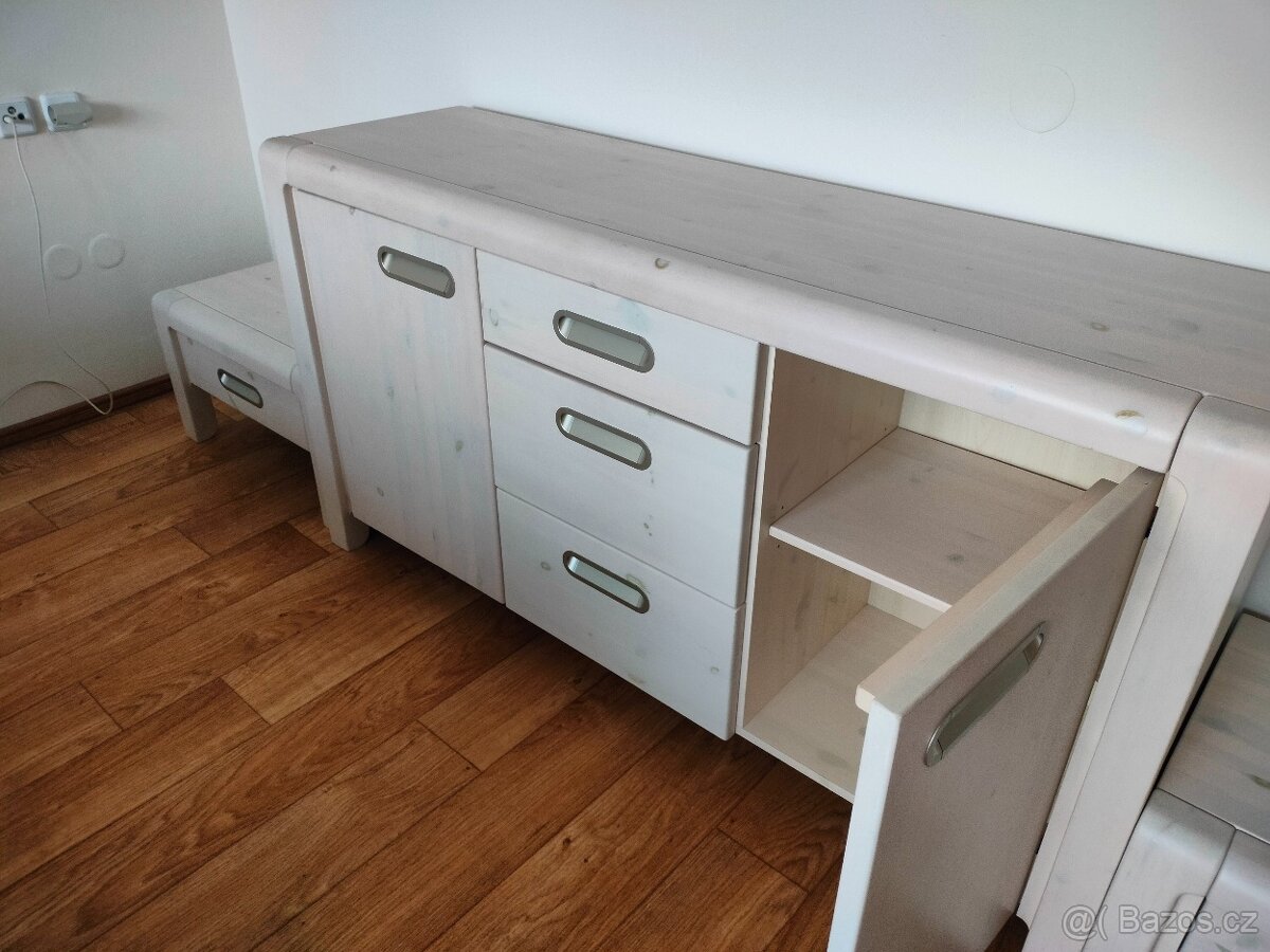Masivní komoda a 2 noční stolky - 10