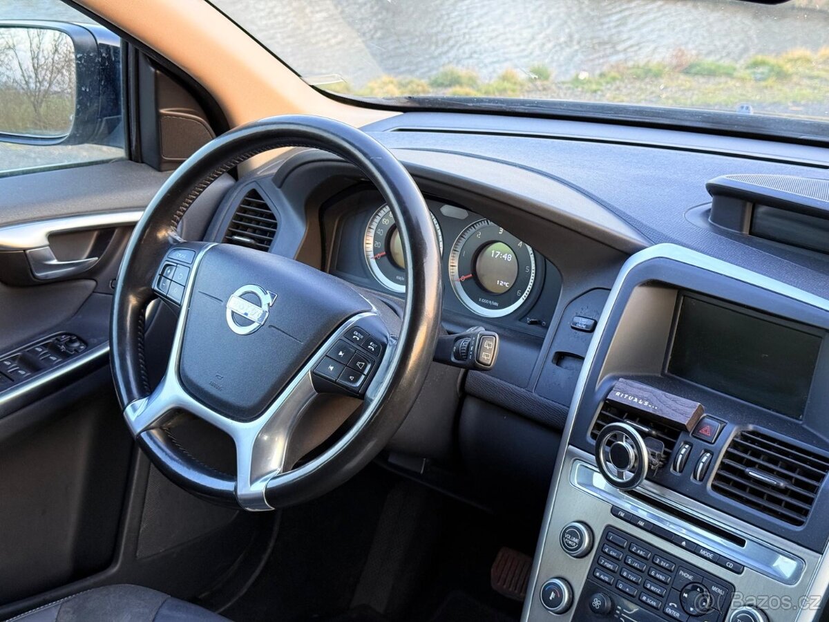 VOLVO XC60 2.4D D5 151KW - 10