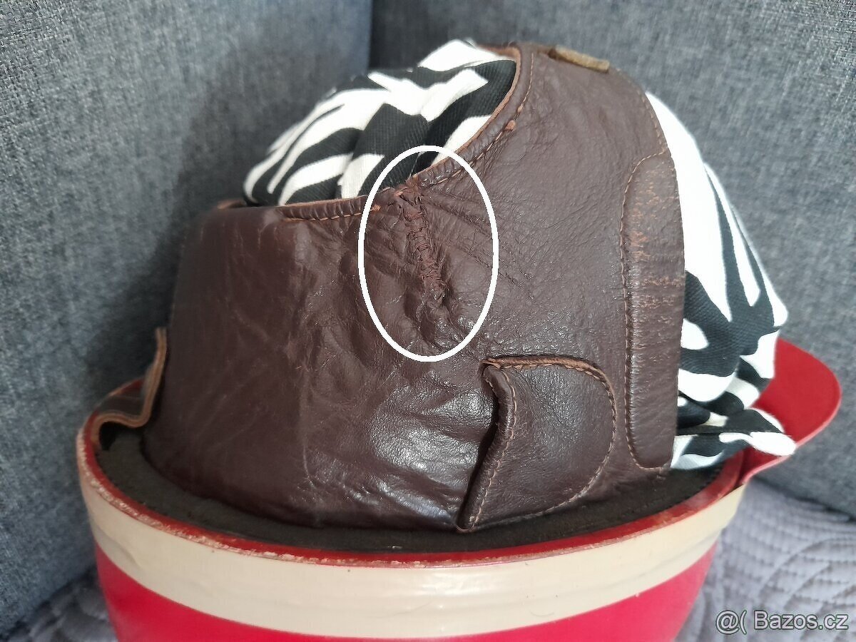 Stará retro helma kokoska za 949,- - 10