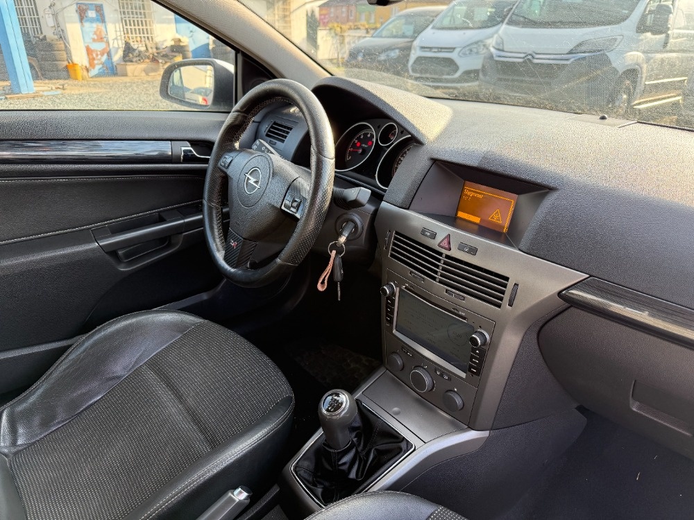 Opel Astra GTC 2.0 Turbo Cosmo - 10