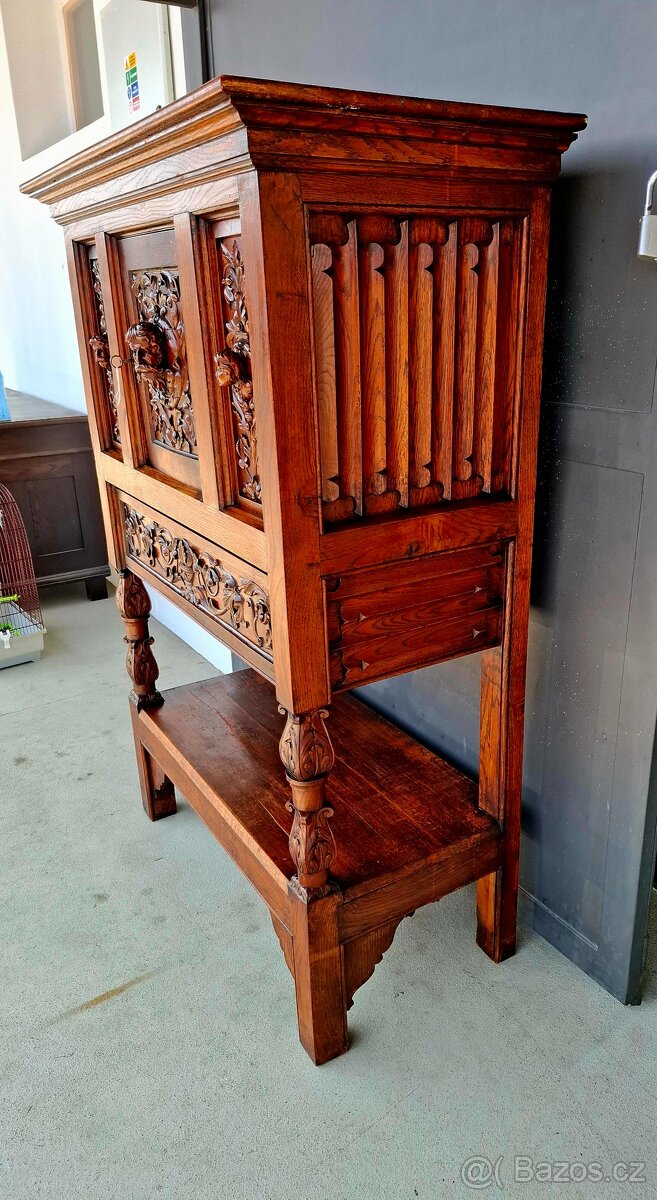Starožitný renesanční kabinet - 10