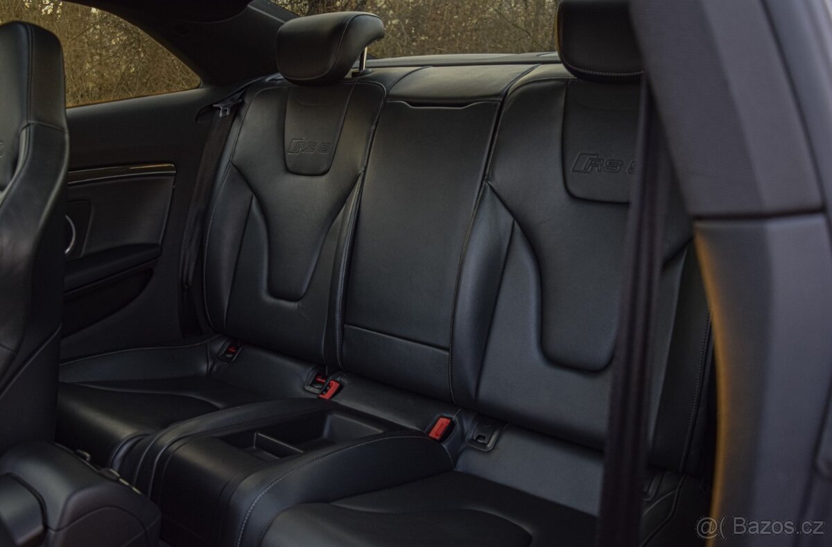 Audi RS5 V8 quattro - 10