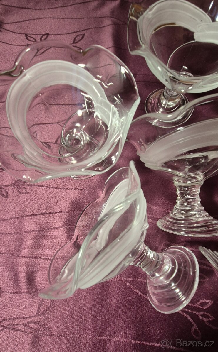 Skleněná miska na servírování - 10