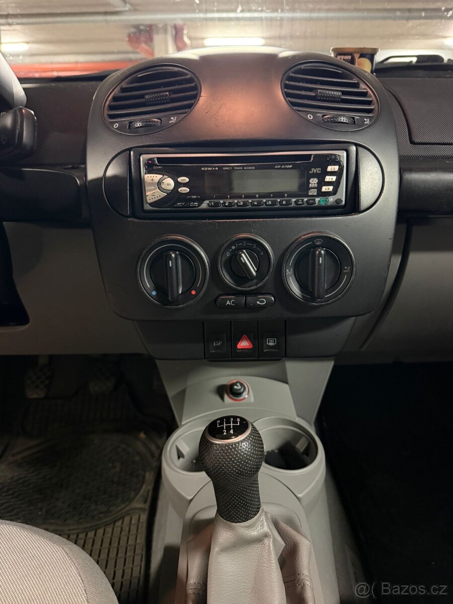 Volkswagen New Beetle - 10