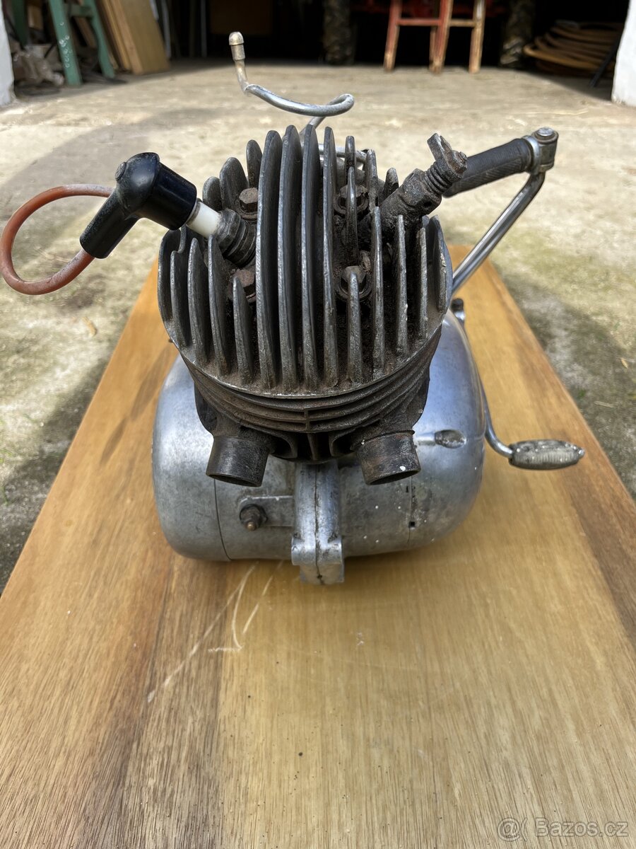 ČZ 125 T MOTOR - 10