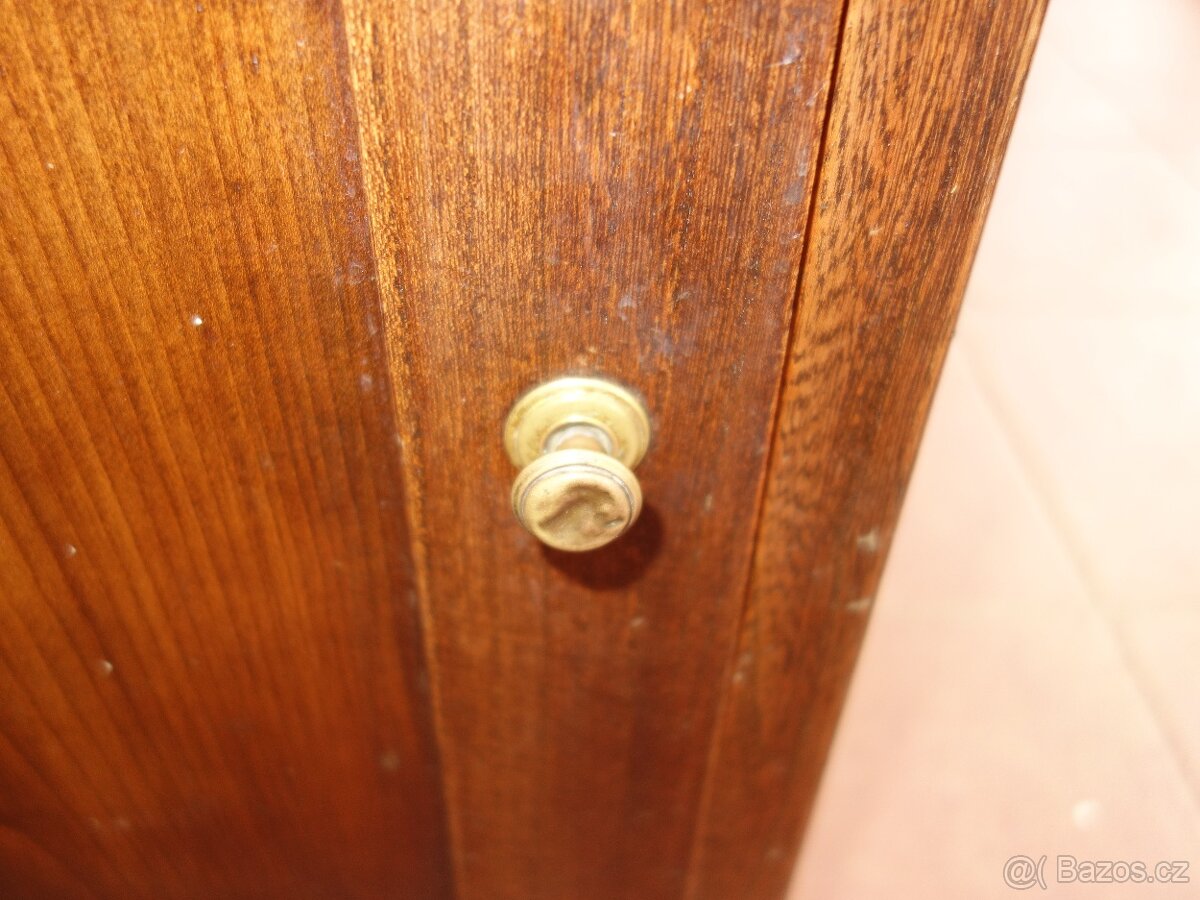 Malá dřevěná skříňka - 10