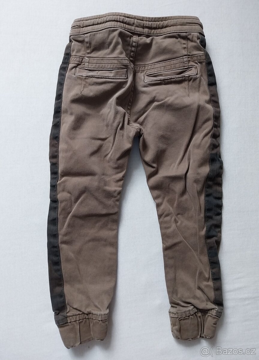 Kalhoty, tepláky, kraťasy, vel.110 - 10