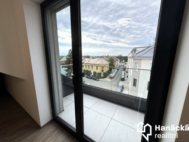 Pronájem podkrovního bytu 2+kk, ul. Rejskova, Olomouc - 10