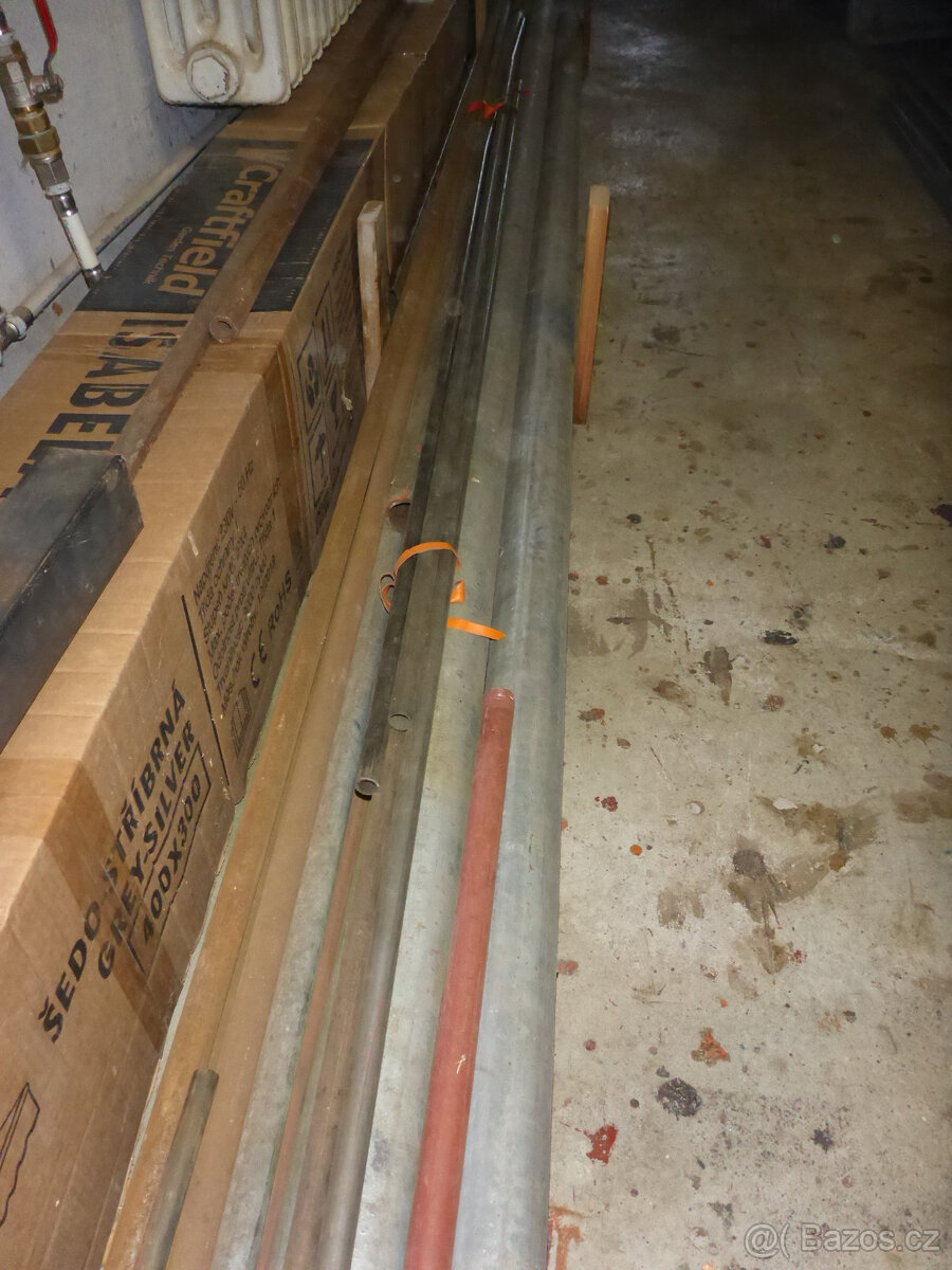 Různý kovový materiál - 10