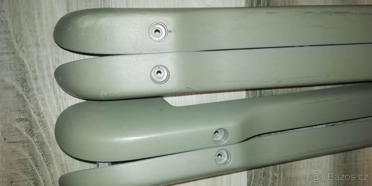 Šedé plasty Golf IV - 10