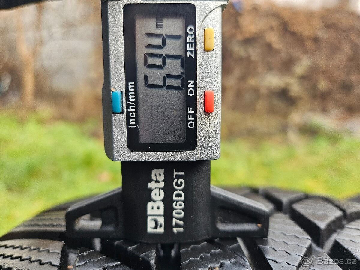 2x Zimní pneu Bridgestone Blizzak LM-001 - 215/65 R17 - 90% - 10