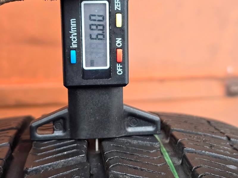 Zimní Barum 215/60/16 XL - 10