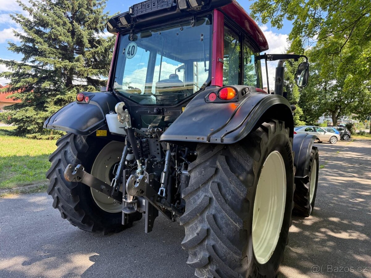 Zemědělský traktor Valtra N103. Výkon 110 koní. Rok výroby 2 - 10
