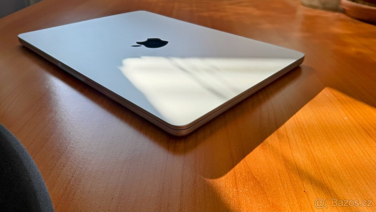 MacBook Air M2 - Záruka - Stav 10/10 - 10