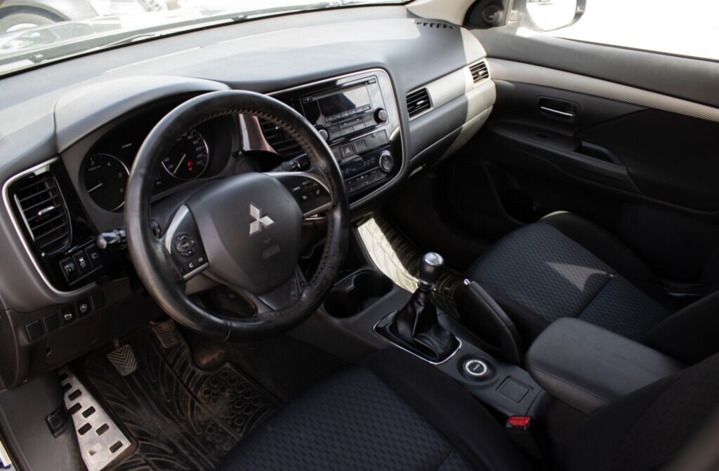 Mitsubishi Outlander z roku 2012 - 10
