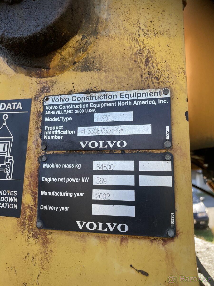 Nakladač VOLVO 330E - 10