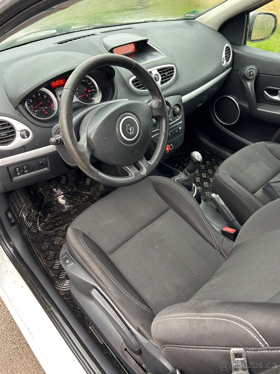 Renault Clio - 10